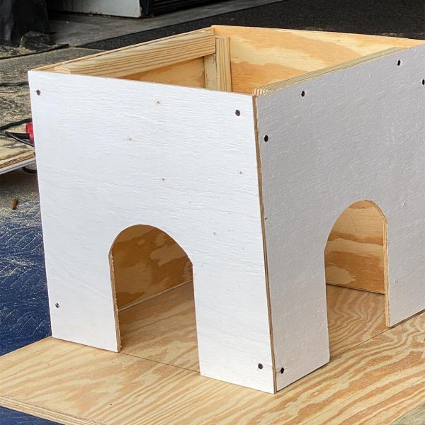 Homemade cat hotsell houses for outside